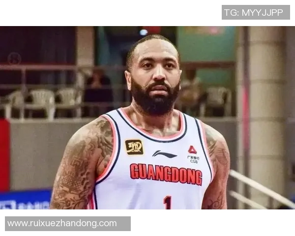 吉伦沃特因扔座凳和挑衅观众被禁赛一场并罚款五万元